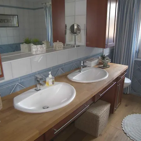 Apartment Haushaelfte _gothensee_ *
