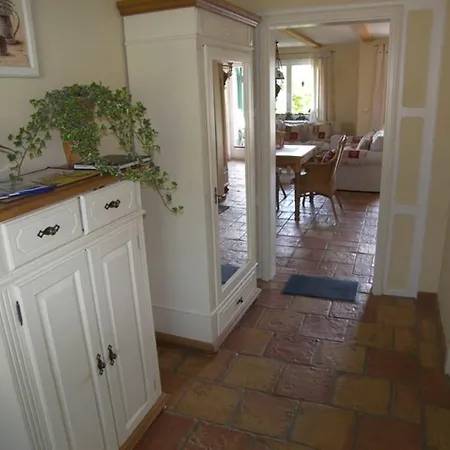 Apartment Haushaelfte _gothensee_